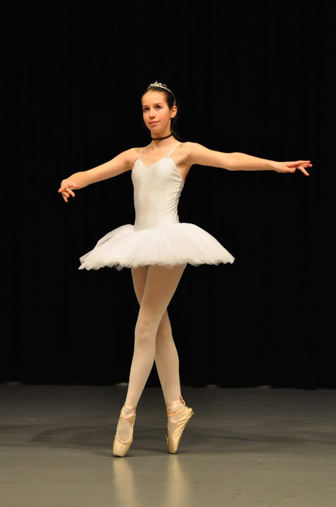 Spitzentanz weisses Tutu_ballett-tanz
